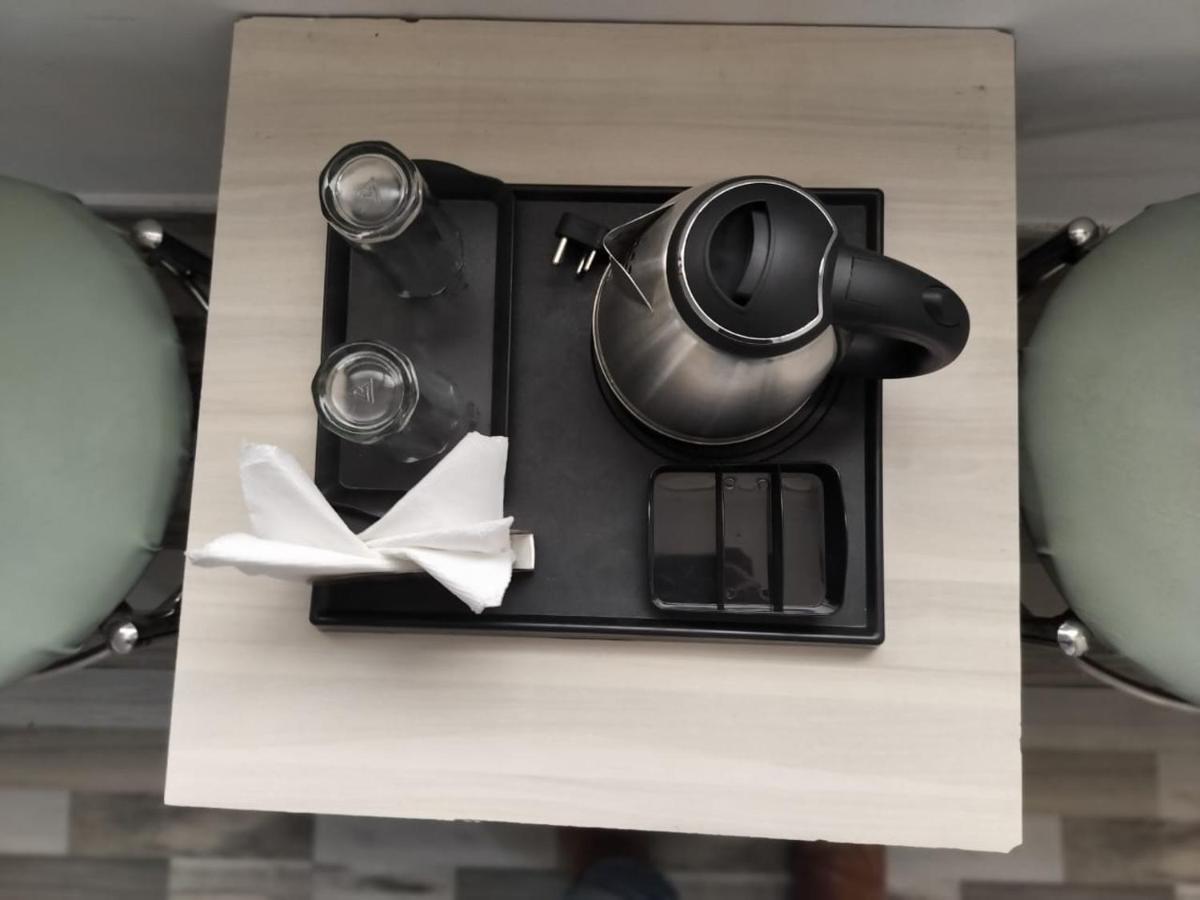 Hotel Clink New Delhi Airport 外观 照片