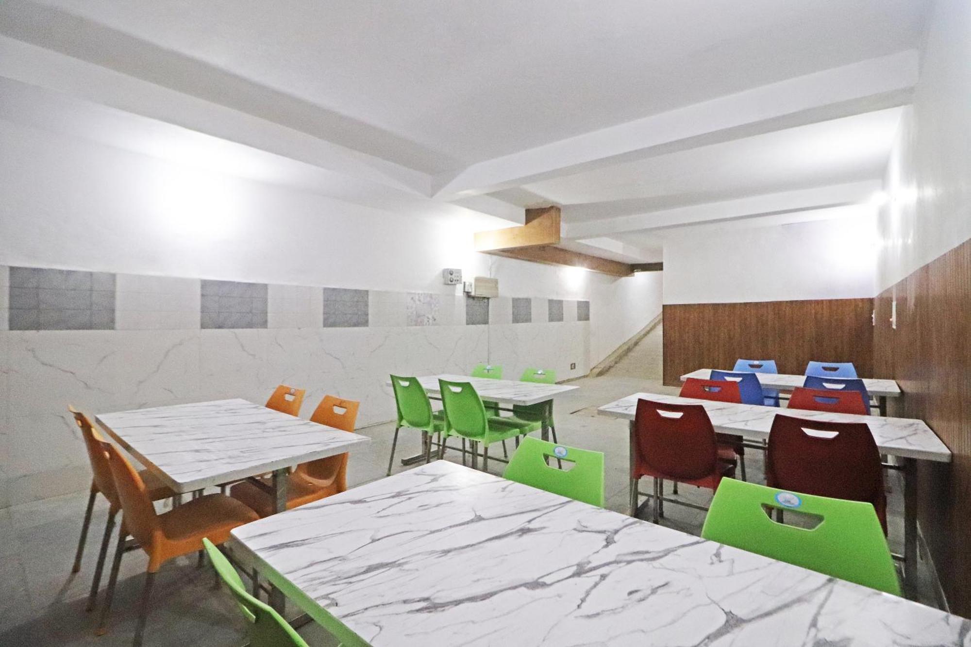 Hotel Clink New Delhi Airport 外观 照片