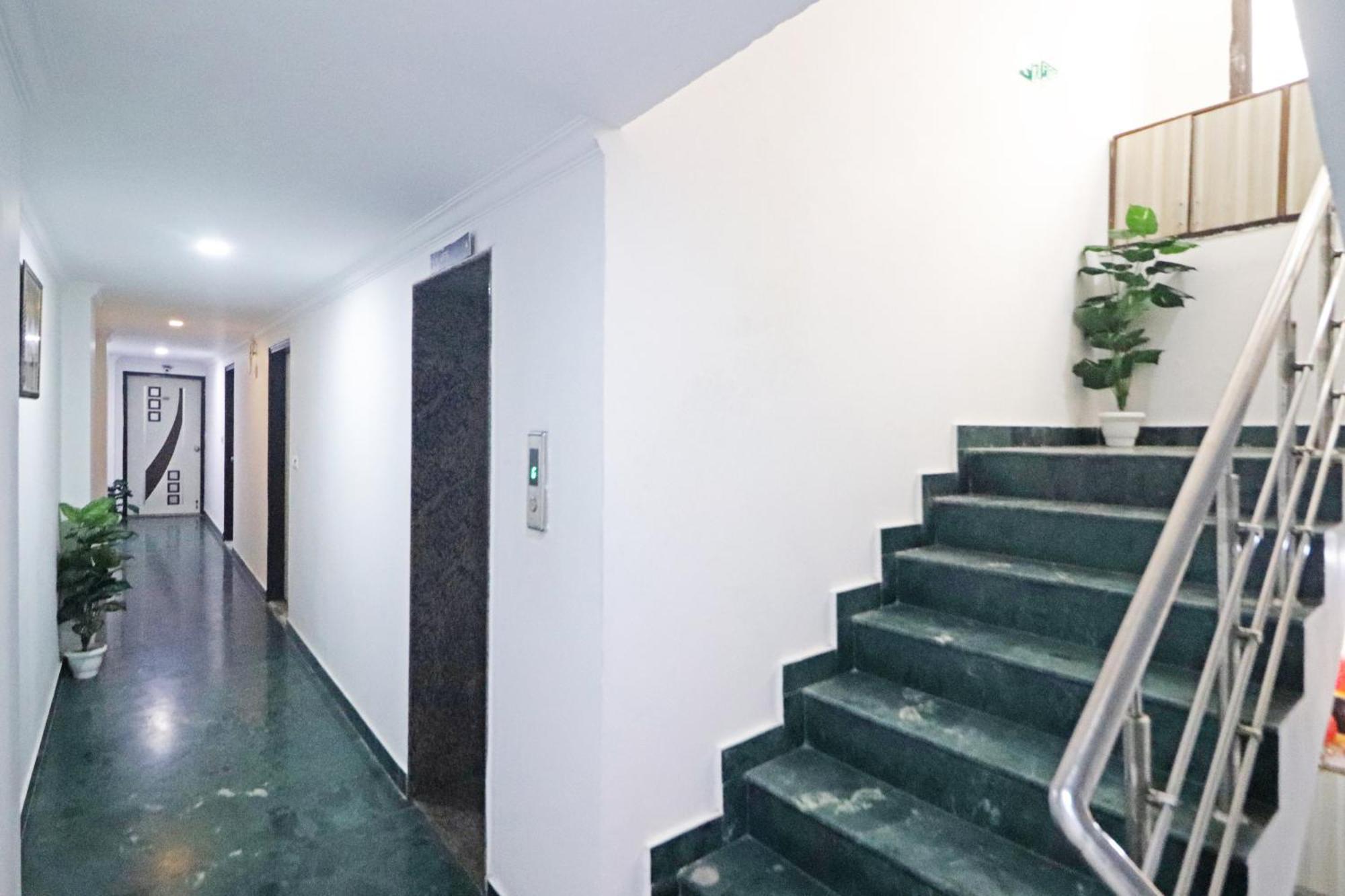 Hotel Clink New Delhi Airport 外观 照片