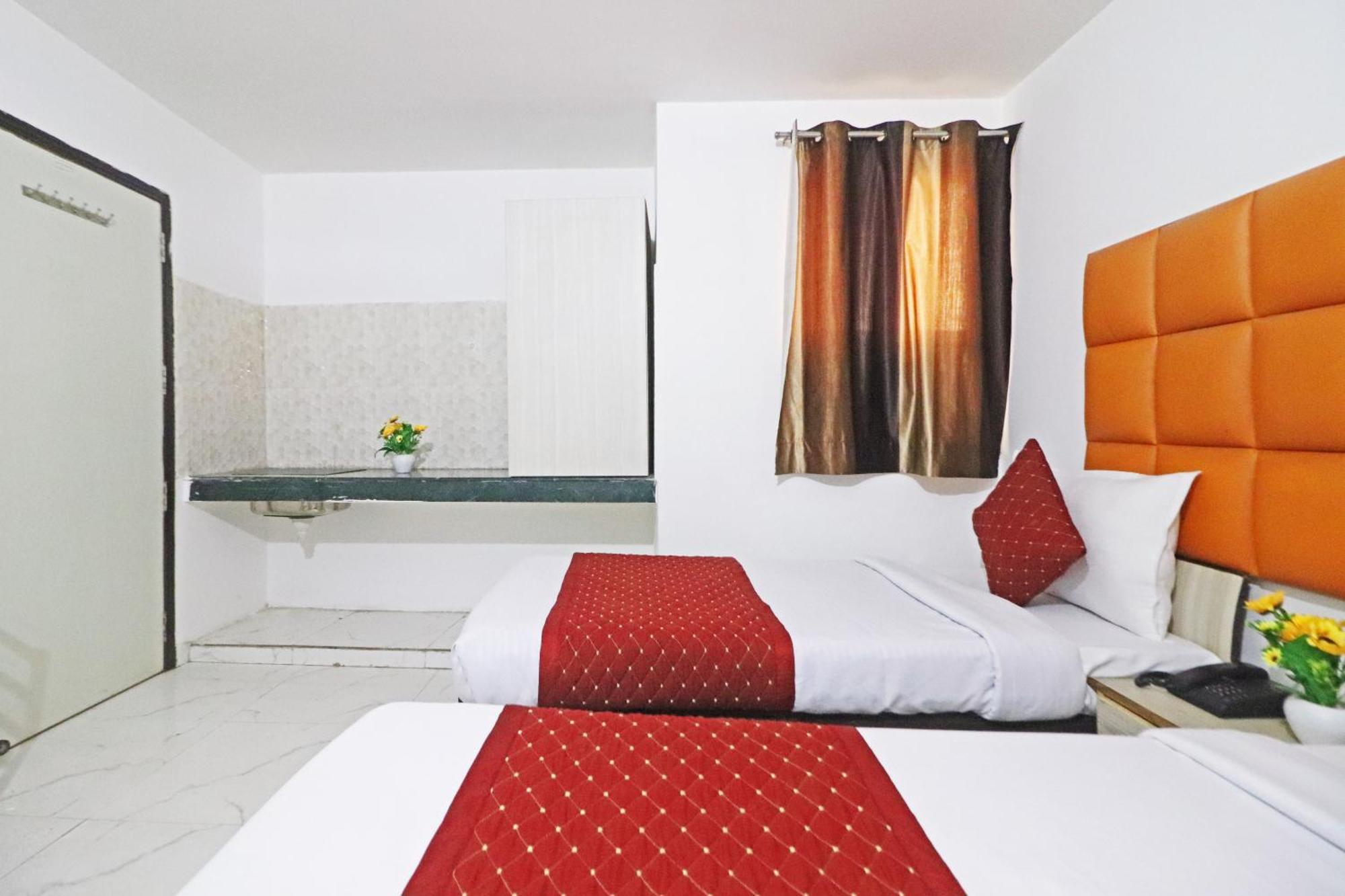 Hotel Clink New Delhi Airport 外观 照片
