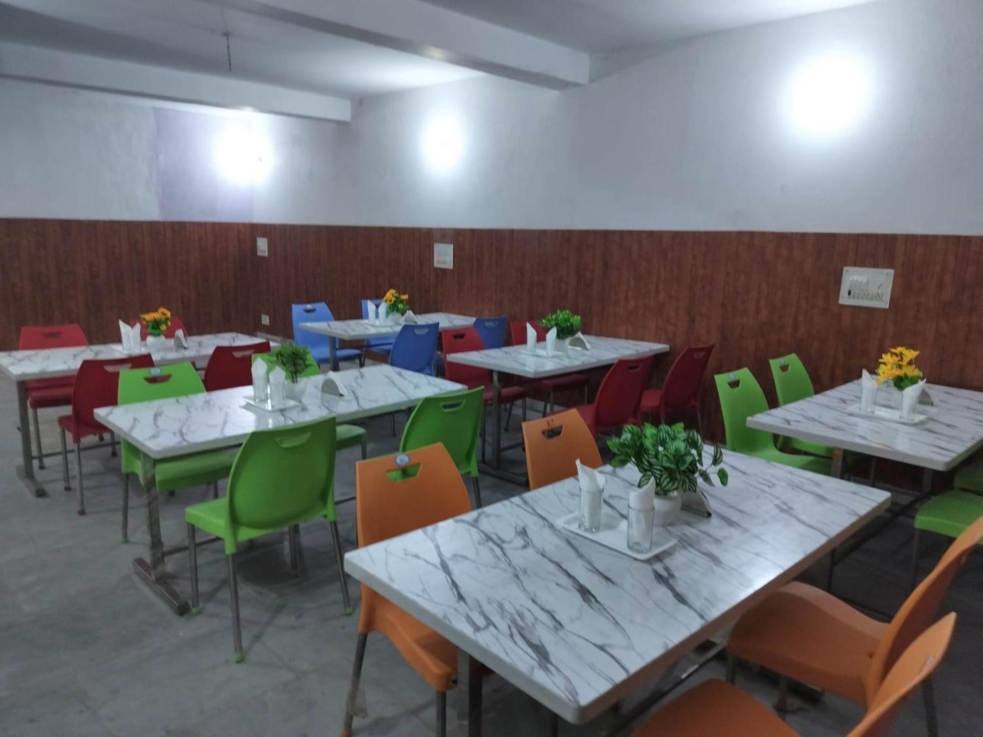 Hotel Clink New Delhi Airport 外观 照片