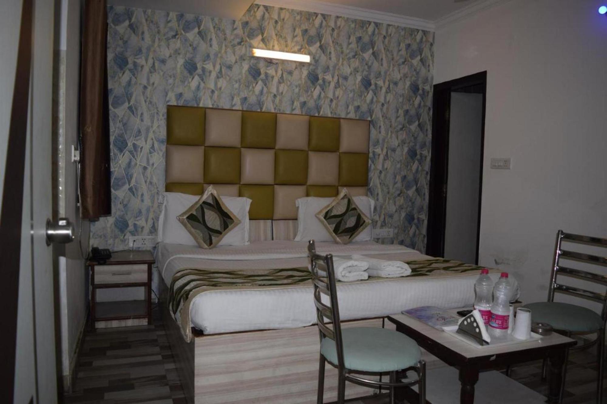Hotel Clink New Delhi Airport 外观 照片