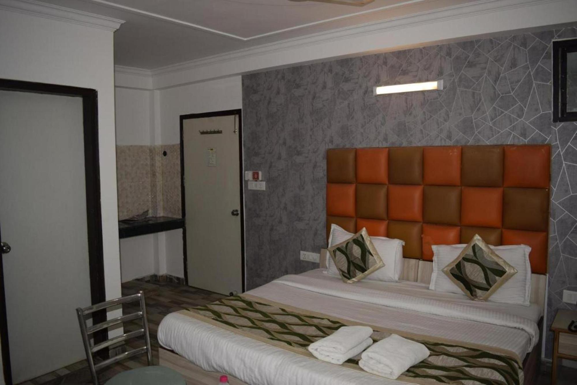 Hotel Clink New Delhi Airport 外观 照片