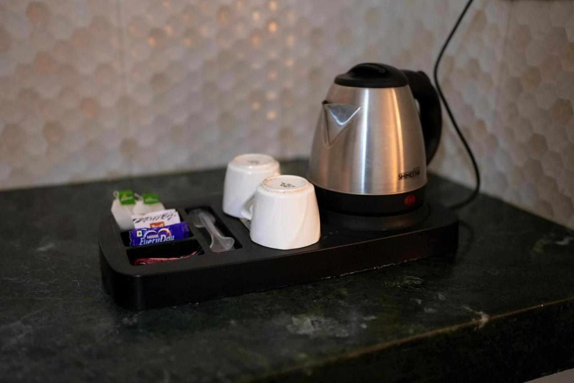 Hotel Clink New Delhi Airport 外观 照片