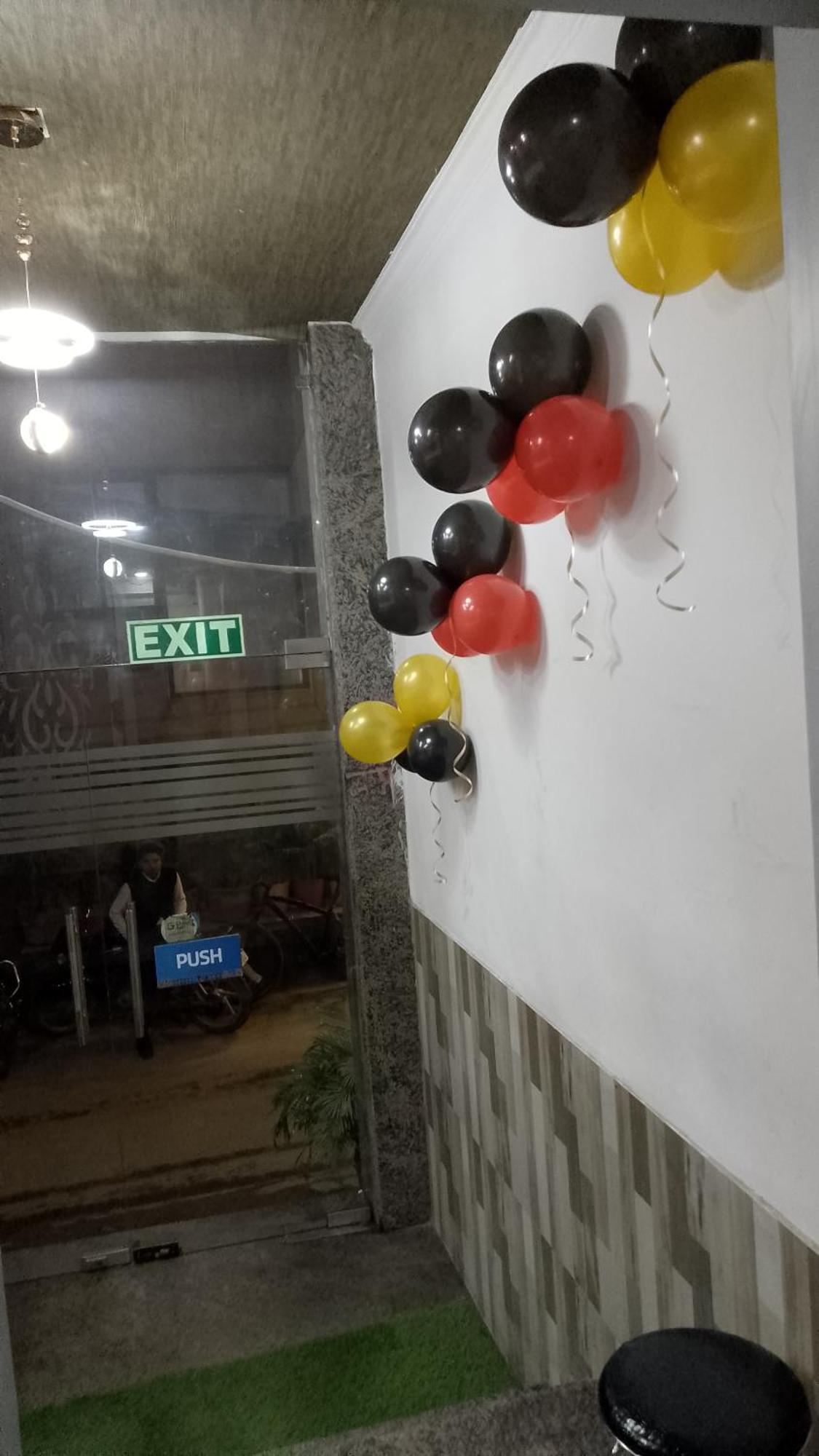 Hotel Clink New Delhi Airport 外观 照片