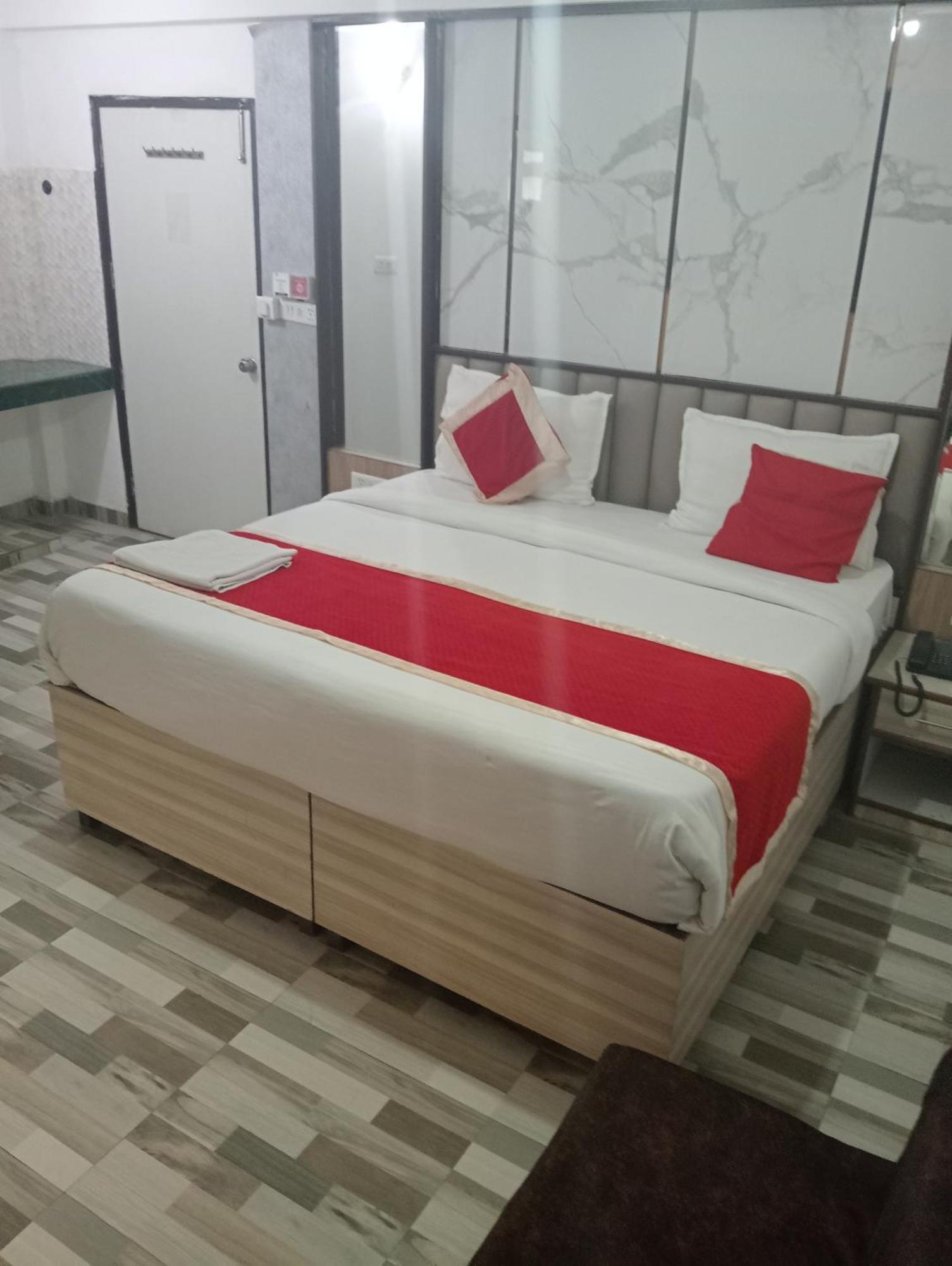 Hotel Clink New Delhi Airport 外观 照片
