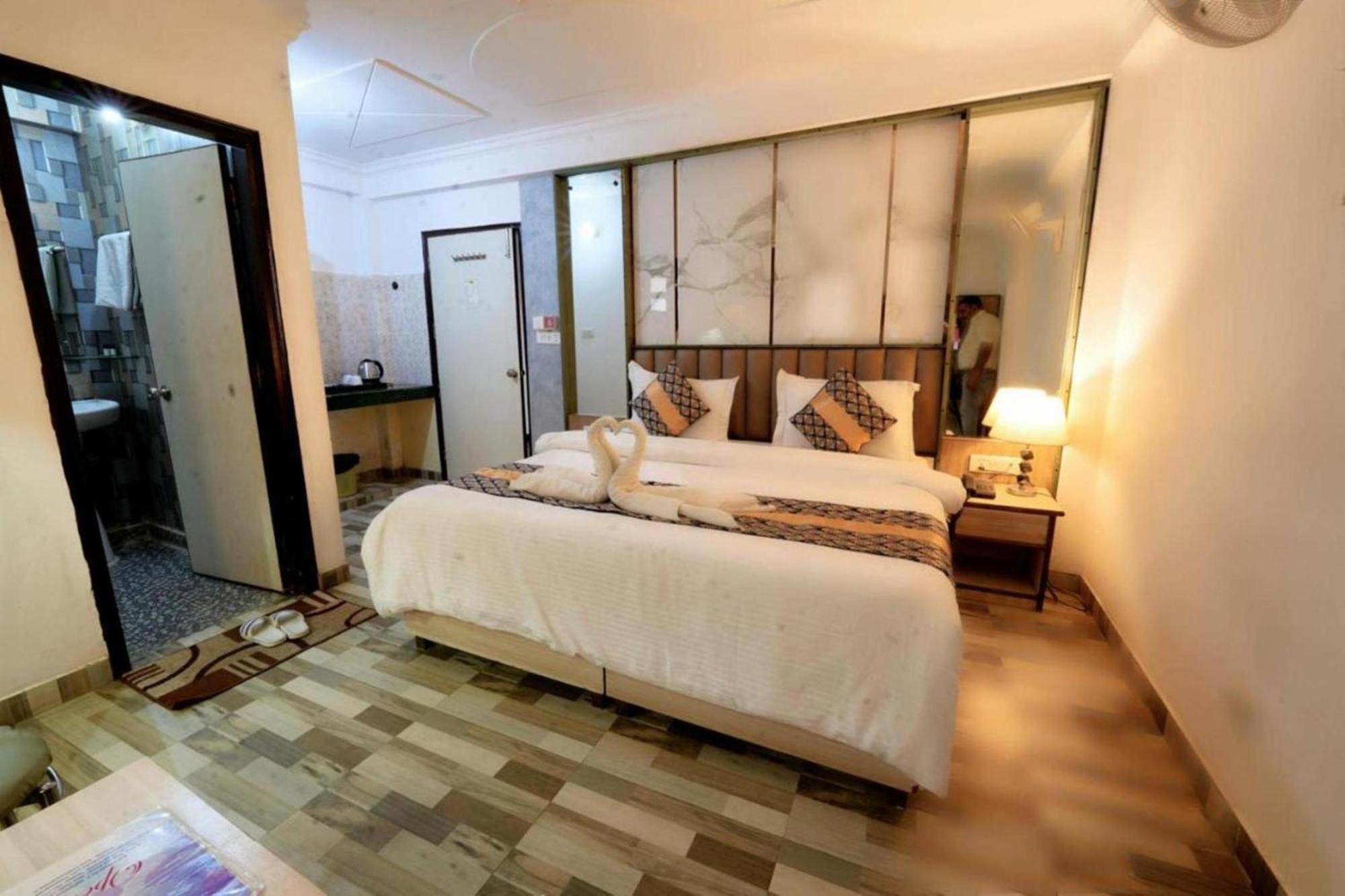 Hotel Clink New Delhi Airport 外观 照片