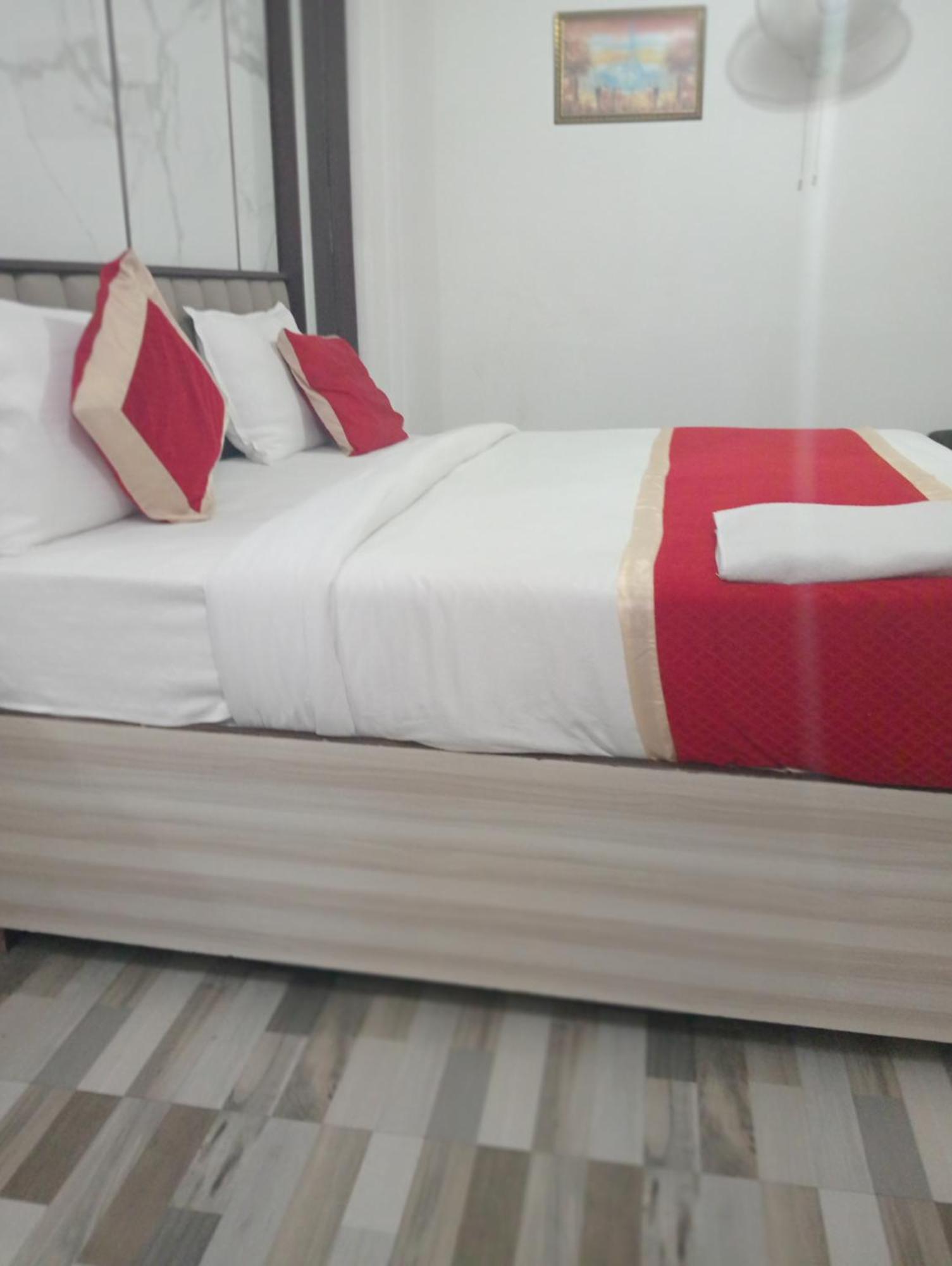 Hotel Clink New Delhi Airport 外观 照片