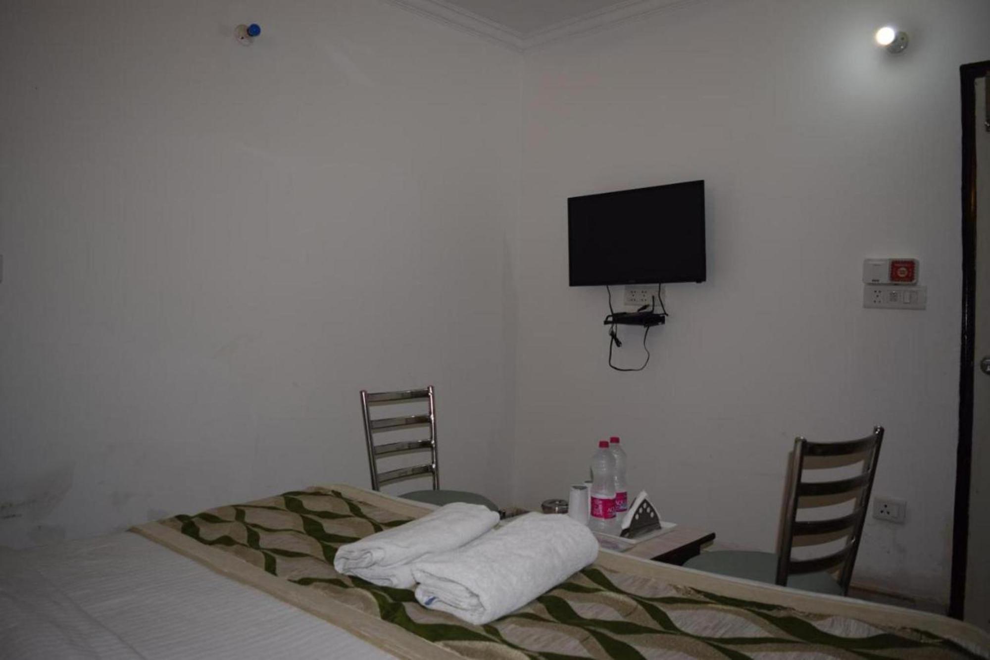Hotel Clink New Delhi Airport 外观 照片