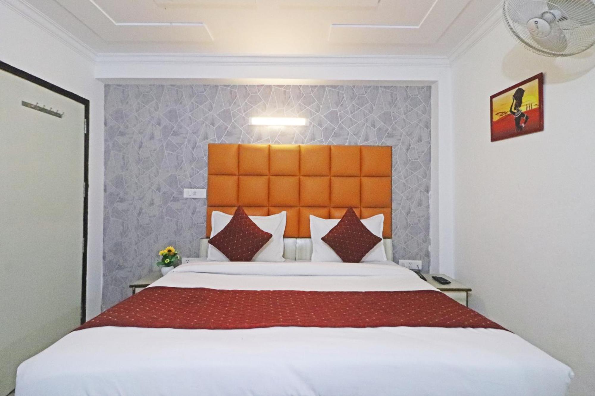 Hotel Clink New Delhi Airport 外观 照片